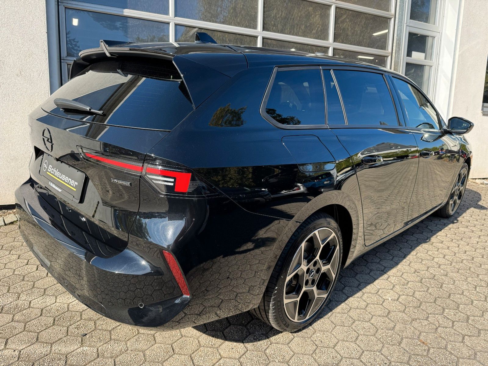 Opel Astra L SportsTourer Plug-in-Hybrid Ultimate imagem 2