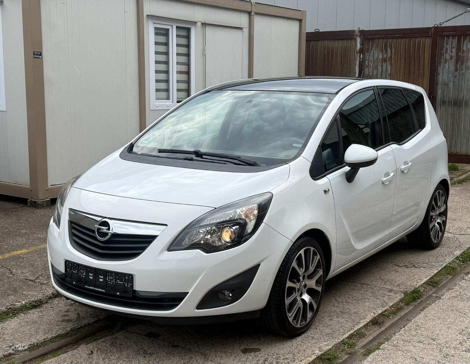 Opel Meriva B Color Edition