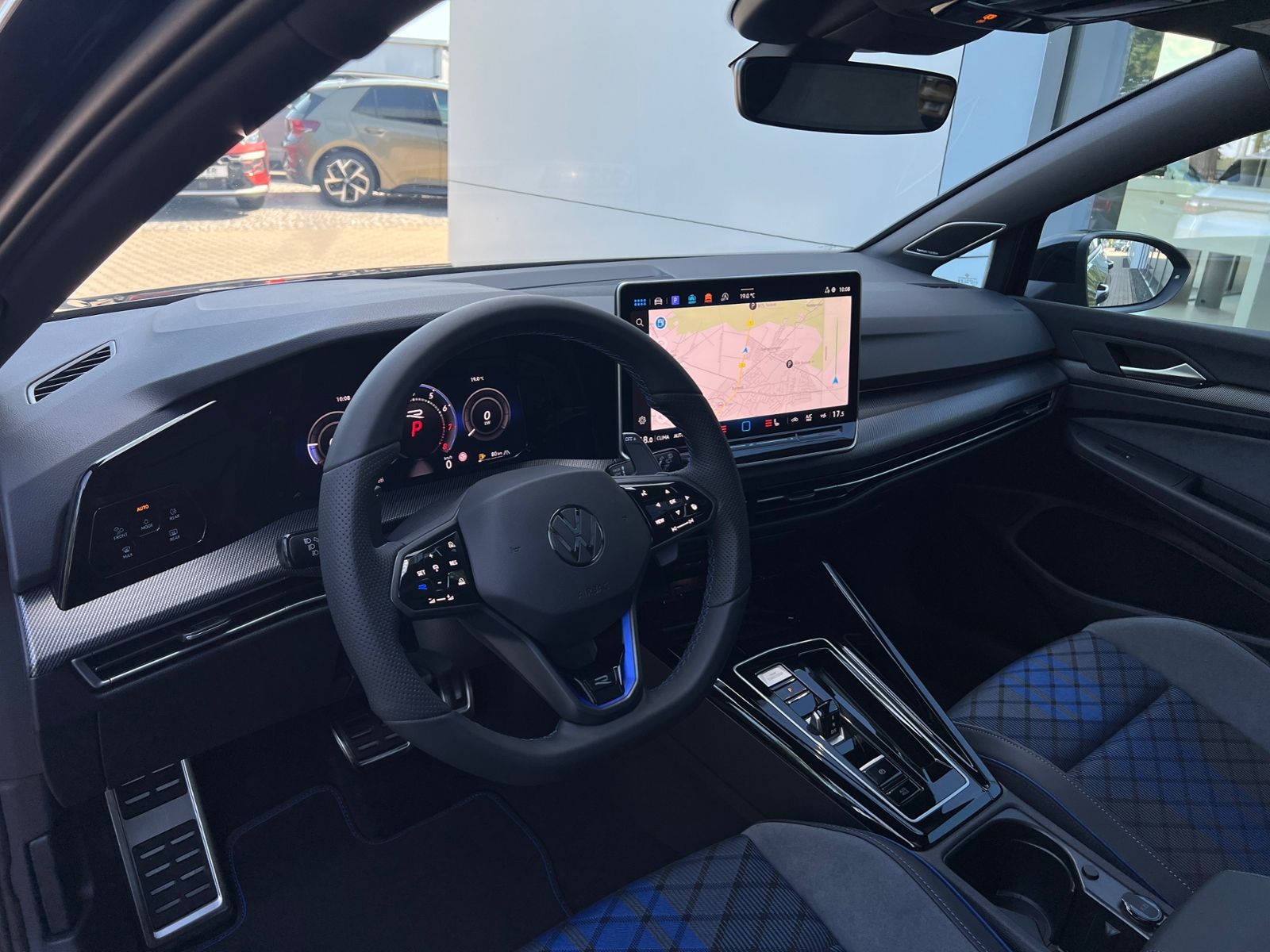 Fahrzeugabbildung Volkswagen Golf VIII R 2.0 TSI DSG 4MOTION *R-Performance,