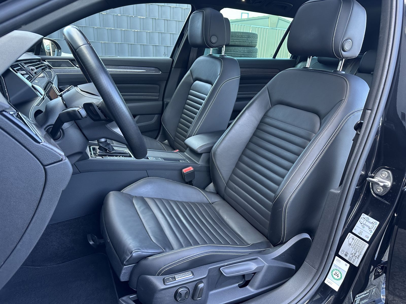 Fahrzeugabbildung Volkswagen Passat Variant 1.4 TSI DSG GTE NAV+LED+PANO+KAM