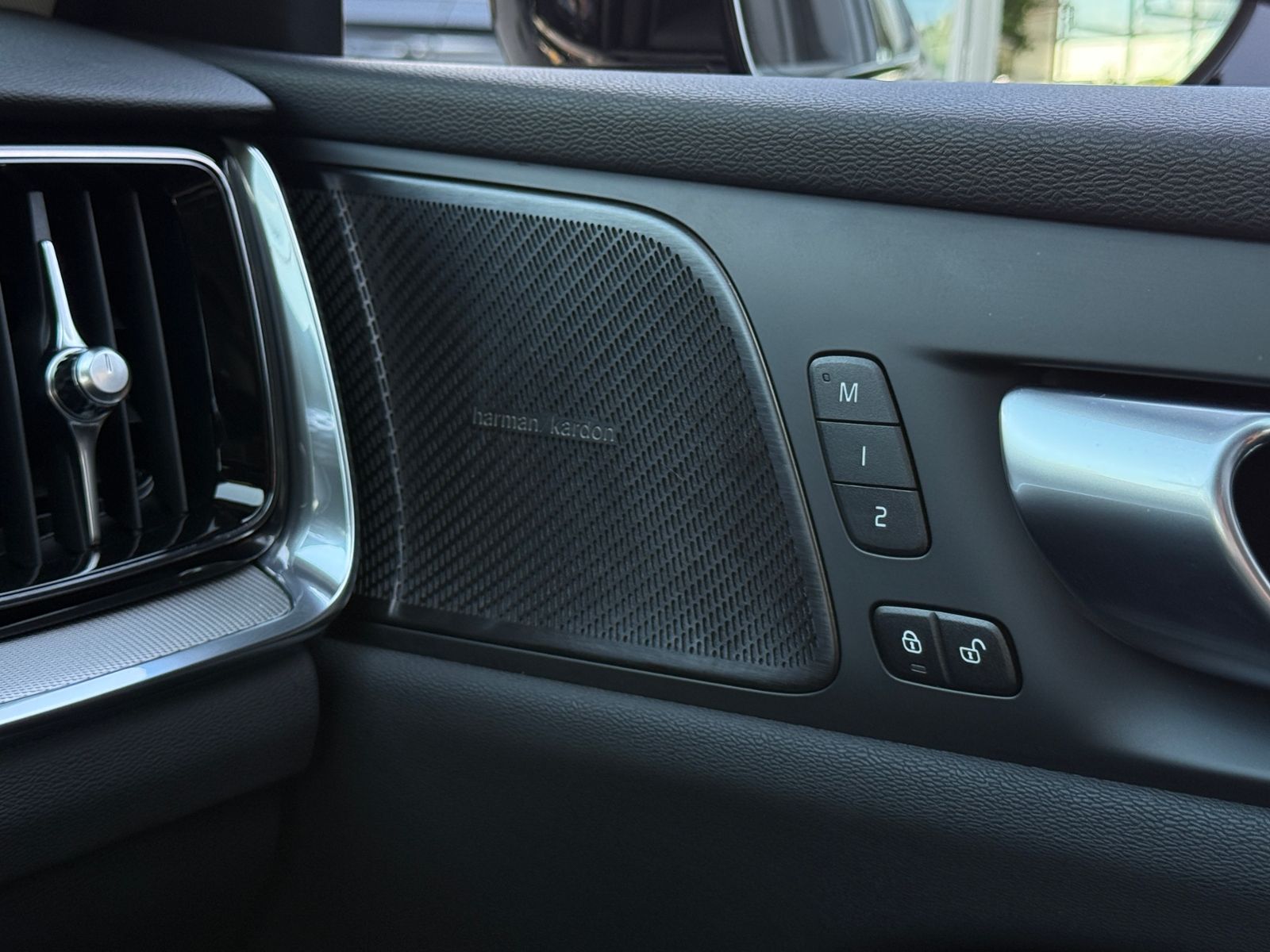 Fahrzeugabbildung Volvo S60 Lim. Plus Dark PANO H/K LED 20"