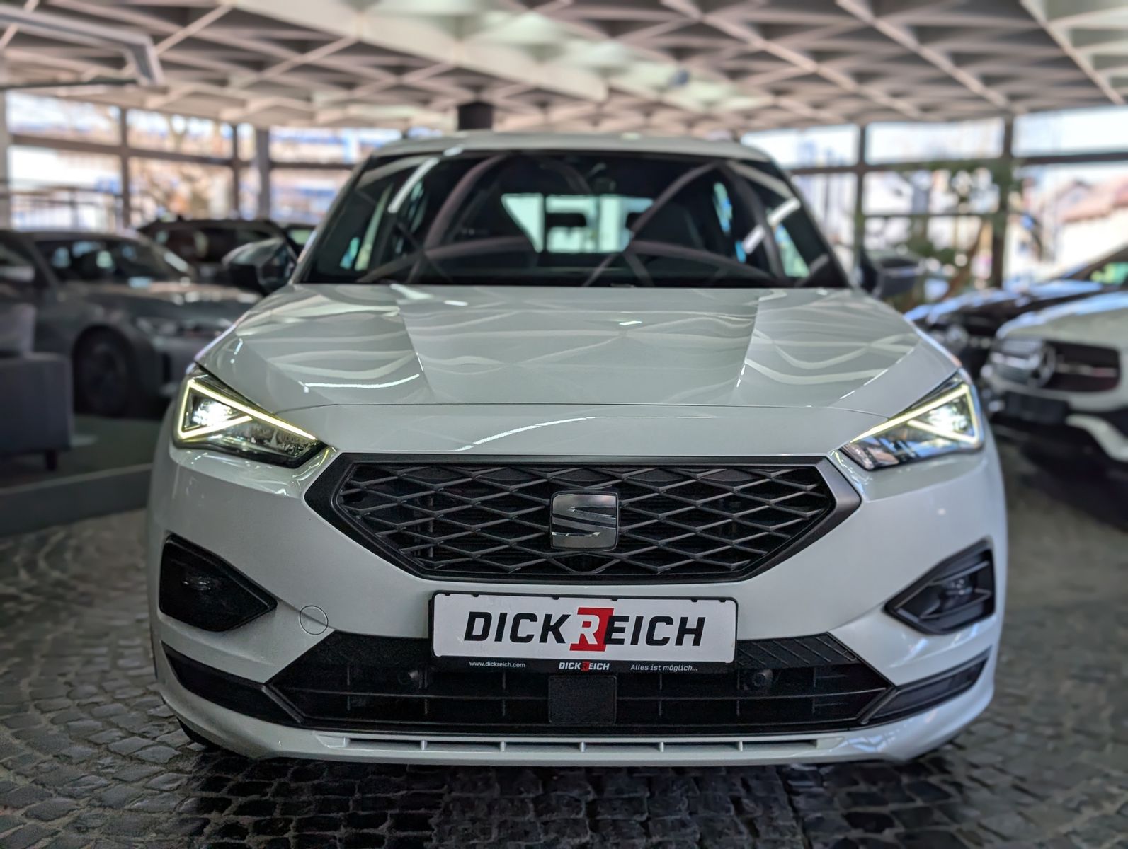 Fahrzeugabbildung SEAT Tarraco FR AHK PANO ACC VIRT APP MEMO BEATS StHz