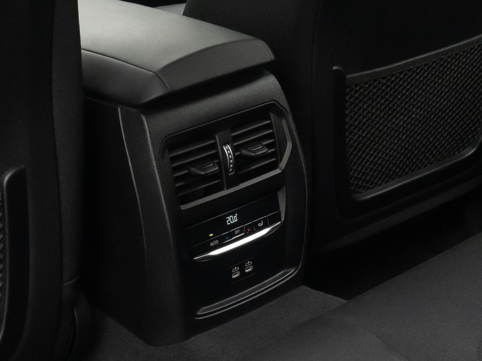 Fahrzeugabbildung BMW 320e AHK Widscreen PDC GeschwndigReg DAB HiFi