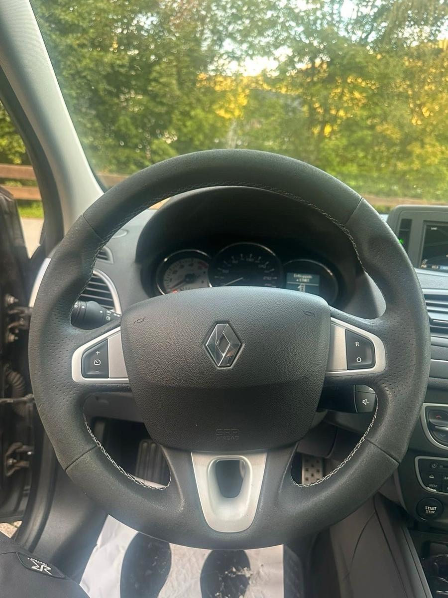 Renault Megane 2011 — photo 11