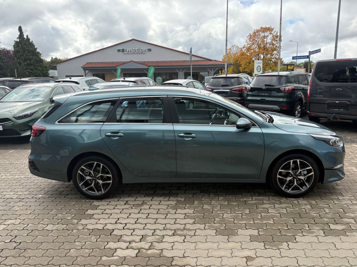 Fahrzeugabbildung Kia Ceed_sw Spirit SpurHalAss P1 P4 P5 El. Panodach