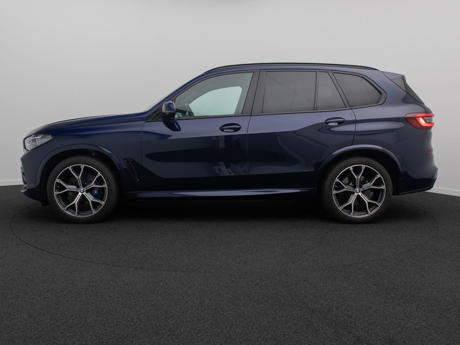 Fahrzeugabbildung BMW X5 xD30d M Sport 360&deg;HUD Panorama Individual 21"