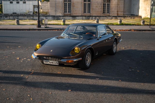 Ferrari 365 GT 2+2 *Original configuration*