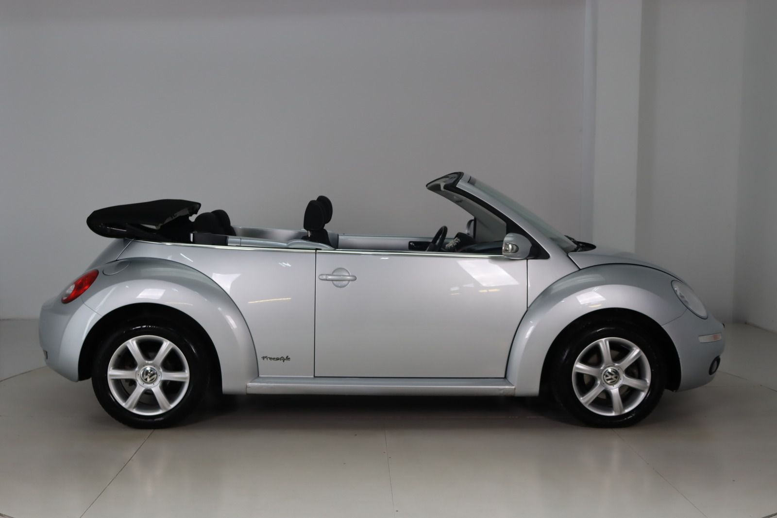 Fahrzeugabbildung Volkswagen New Beetle 1.6 Freestyle Cabriolet * Klima * PDC