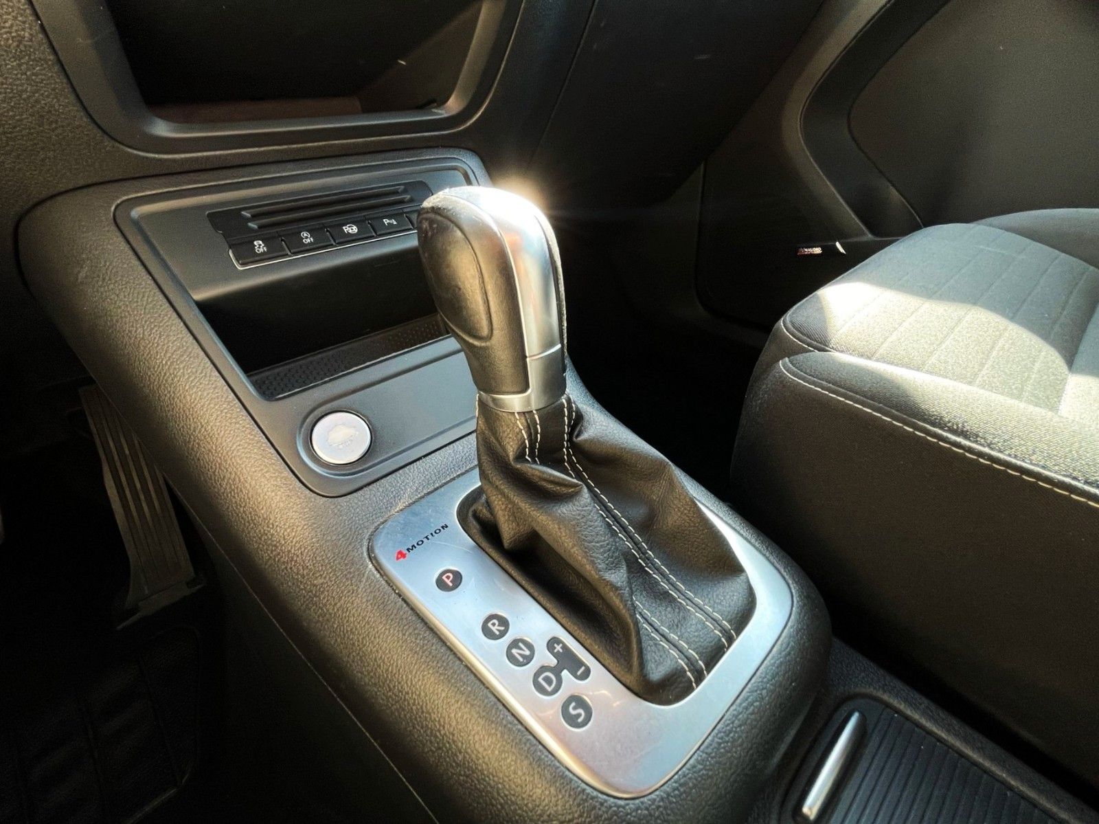 Fahrzeugabbildung Volkswagen TIGUAN 2.0TDI CUP DSG 4M NAVI DYNAUDIO CAM PANO.
