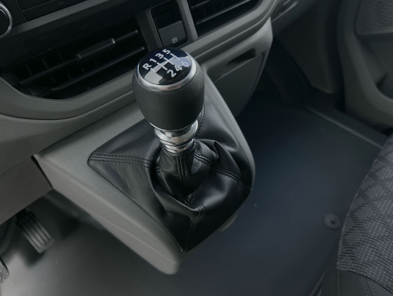 Volkswagen T7 Transporter - Bild 17