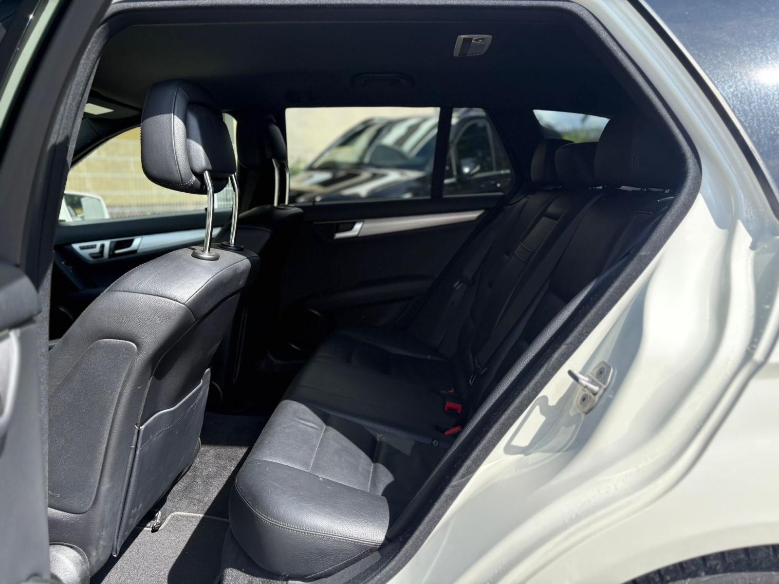 Mercedes-Benz C300 2012 — photo 12