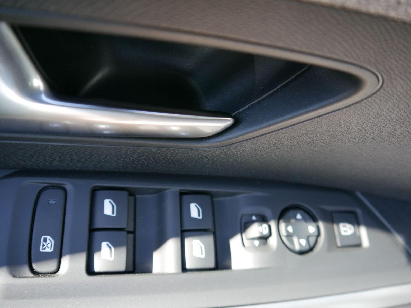 Peugeot 3008 Allure Exclusive HYBRID 145 e-DCS6*NAVI*LED