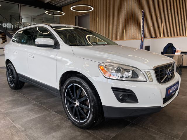 Volvo XC 60  Momentum AWD *AHK*NAVI*TEMPOMAT*ALLRAD*