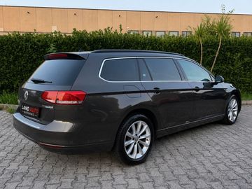 Volkswagen Passat - 4