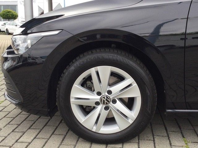 Fahrzeugabbildung Volkswagen Golf VIII TSI Life Standhzg. LED AHK Navi Pano A