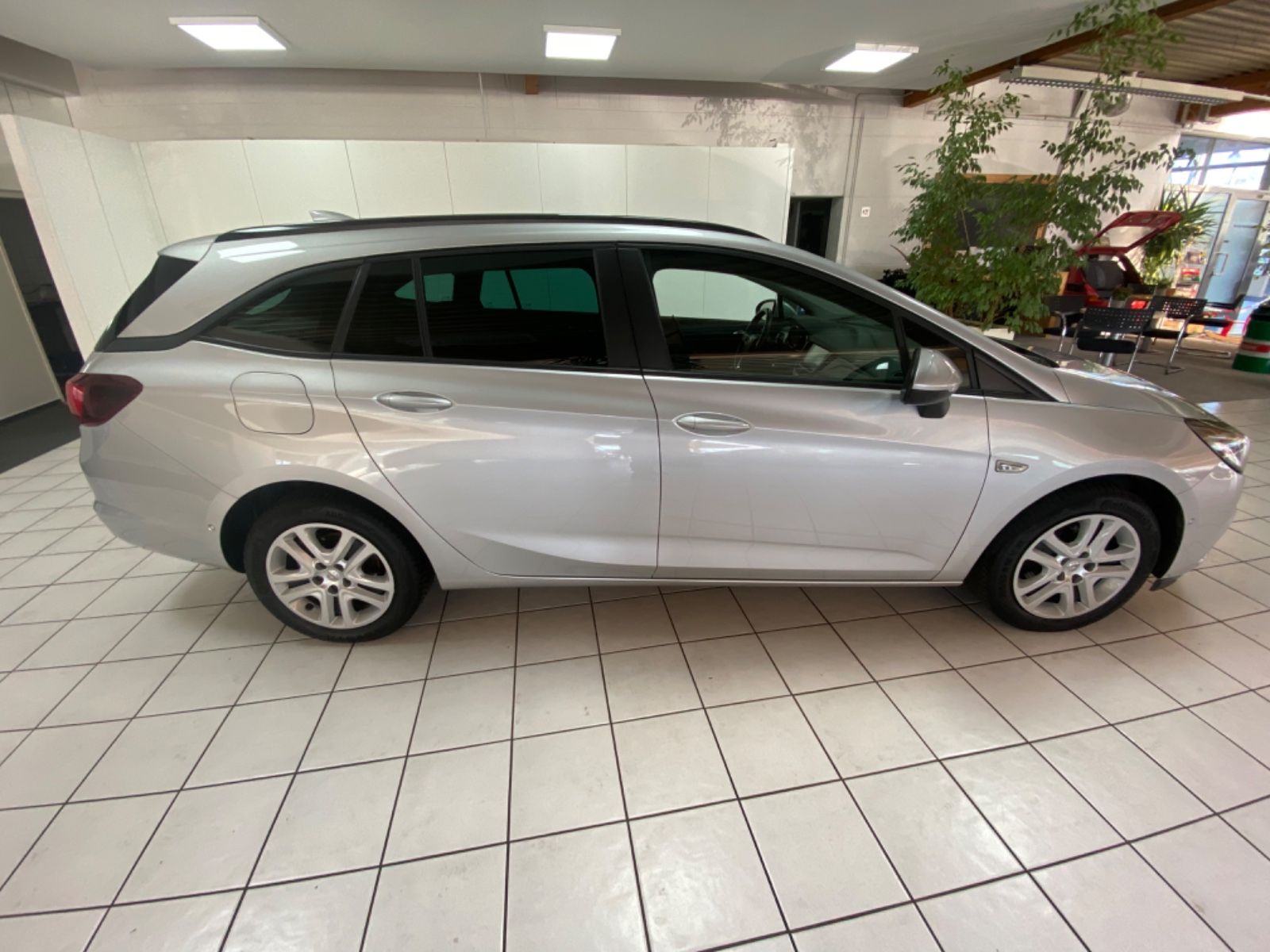 Fahrzeugabbildung Opel Astra K Sports Tourer Edition * Navi, Sitzheiz.*