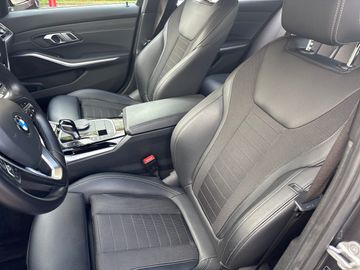 BMW 320d xDrive A Sport Line DAB LED WLAN RFK Shz