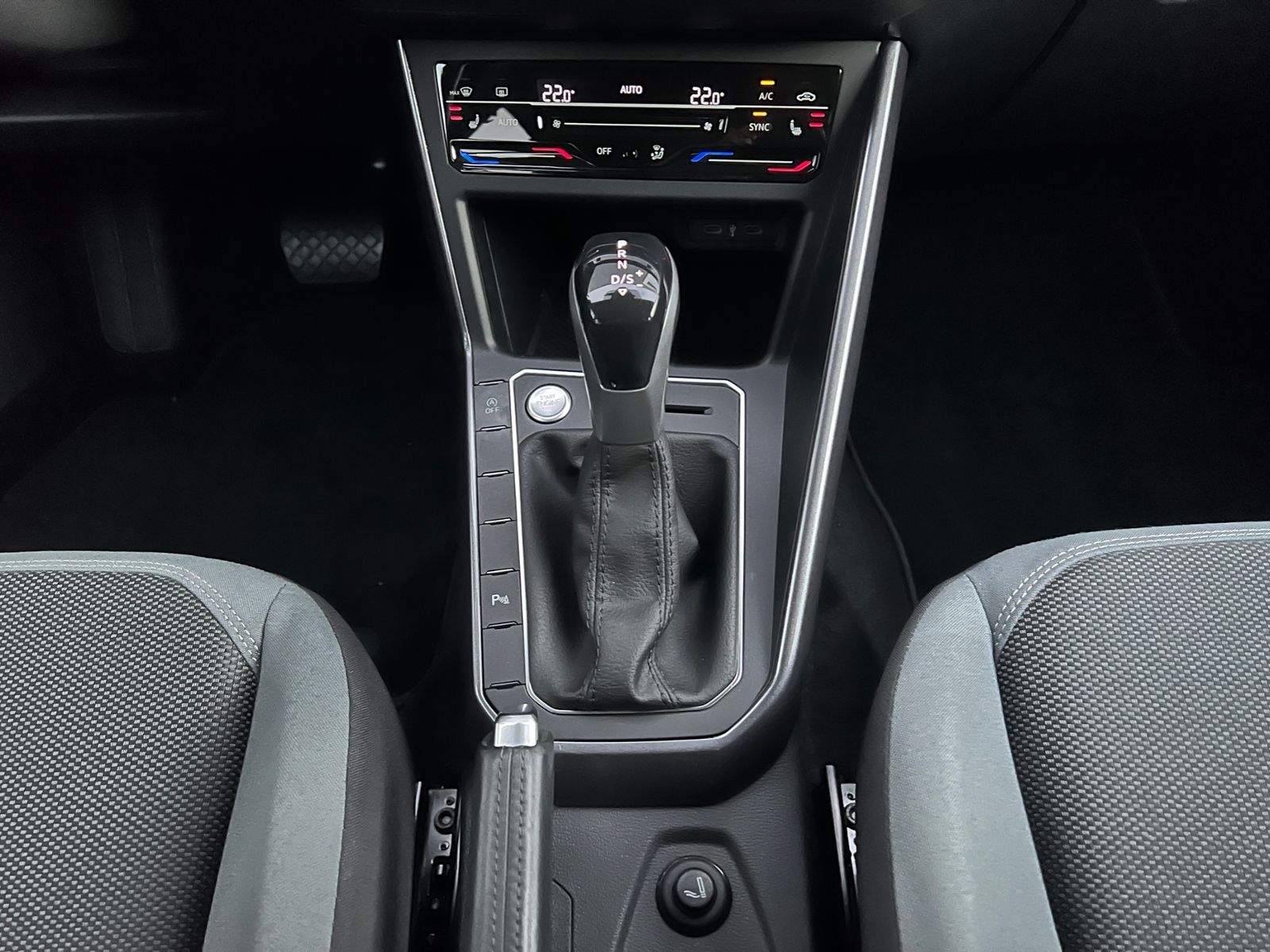 Fahrzeugabbildung Volkswagen Polo Style 1.0 TSI DSG *IQ.Drive-Paket, IQ.Light