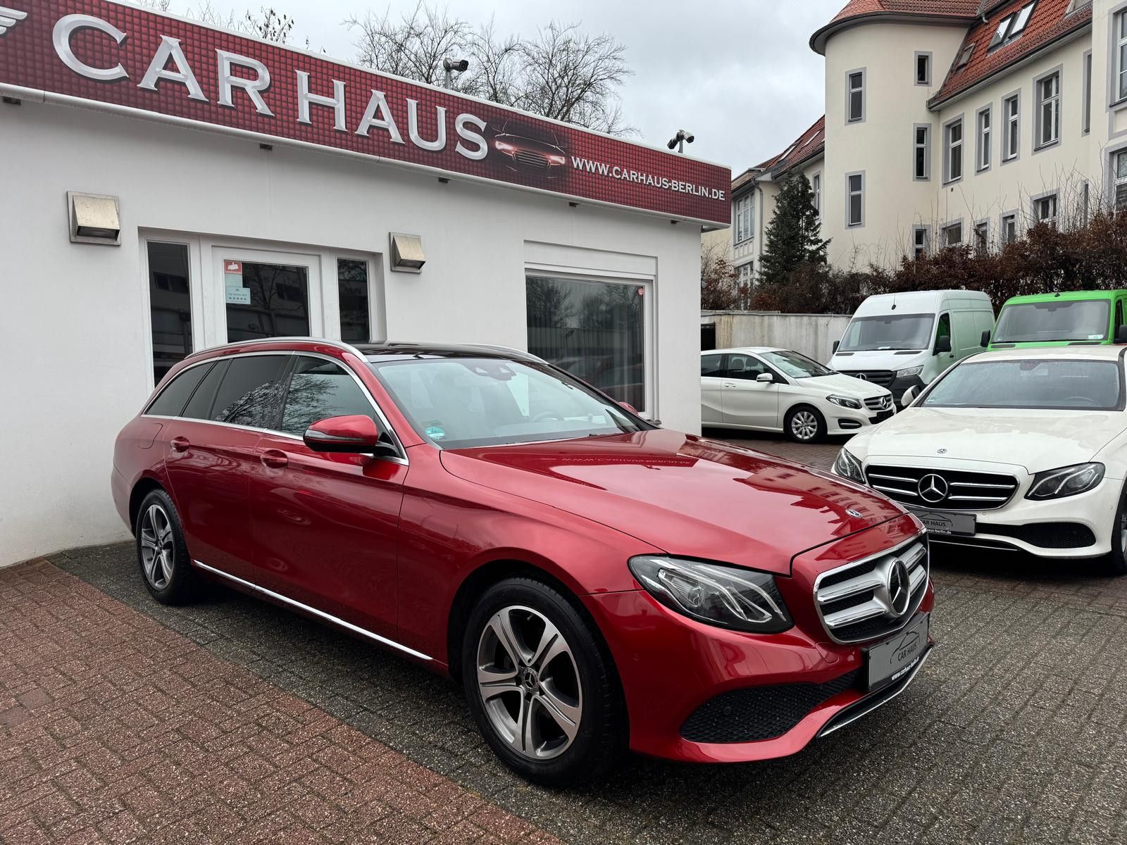 MERCEDES-BENZ E 200 T Avantgarde 9G-TRONIC*Pano*LED*