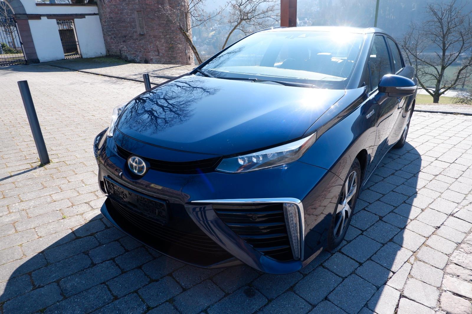 Toyota Mirai 400km Reichweite ACC Xenon Sitzheizung