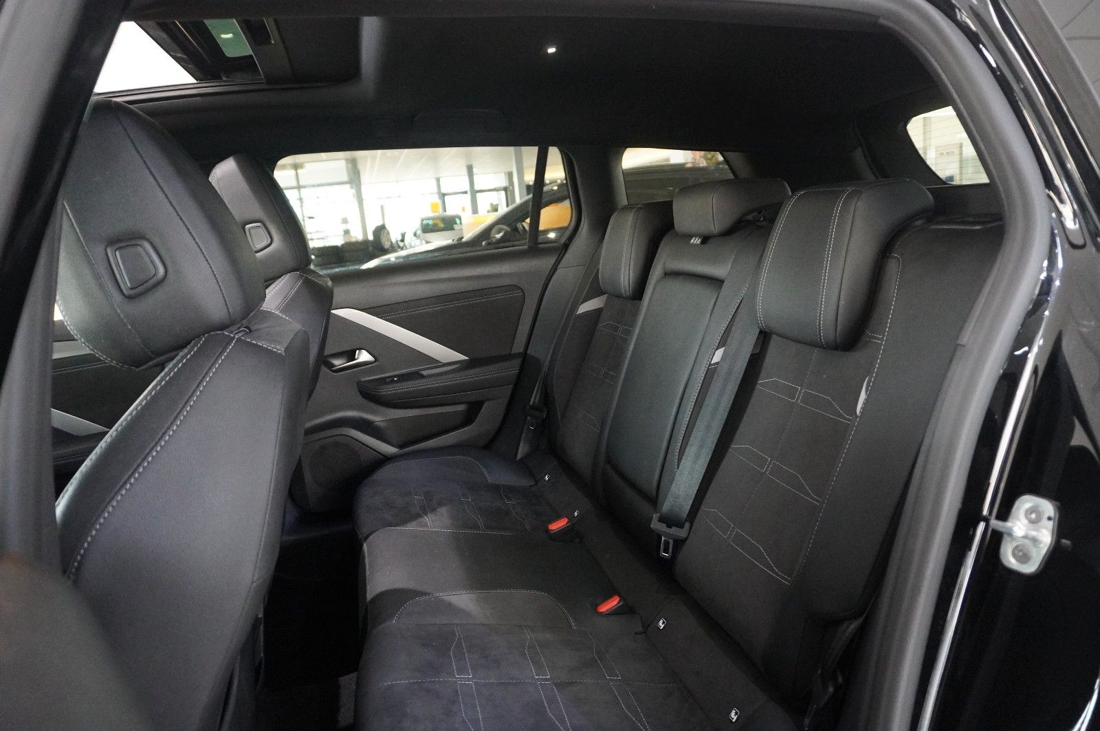 Fahrzeugabbildung Opel Astra L ST 1.2T ULTIMATE NAVI/LED/360°/PANO/DAB+