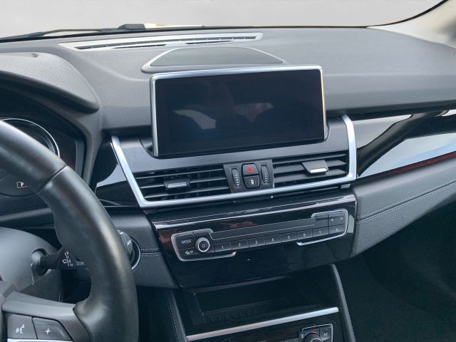 Fahrzeugabbildung BMW 220i Active Tourer Sport Line+LED+Navi+Leder+AHK