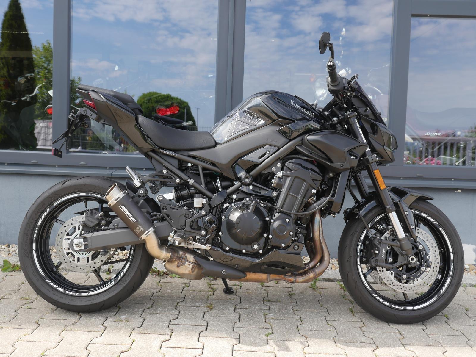 Kawasaki Z 900 - dt. Modell 2025 - viele Extras - TOP