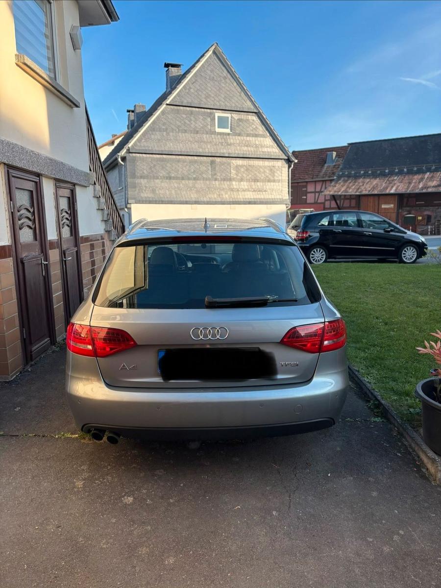 Audi A4 2011 — engine 120 HP (88kW)