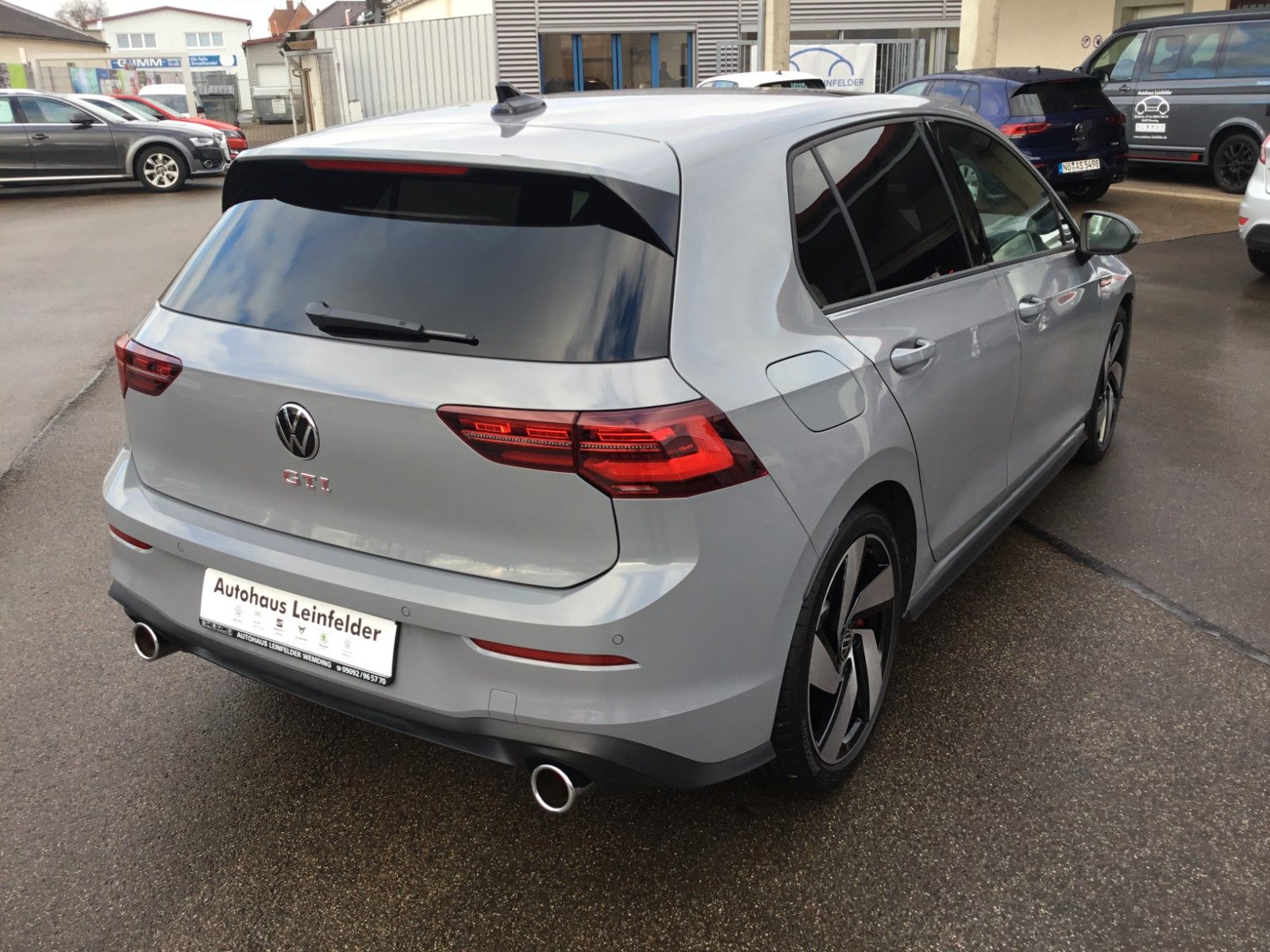 Fahrzeugabbildung Volkswagen Golf 2.0 TSI DSG GTI+Pano+18"+IQ Light