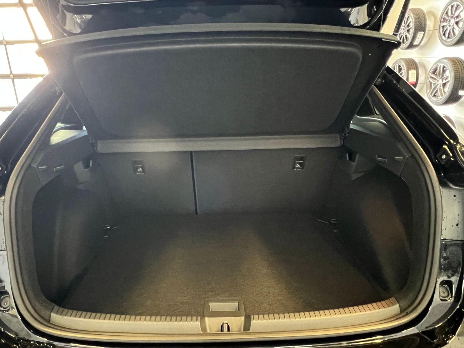 Fahrzeugabbildung Volkswagen Taigo R-Line 1.5 TSI DSG *AHK, Navi, "IQ.DRIVE"*