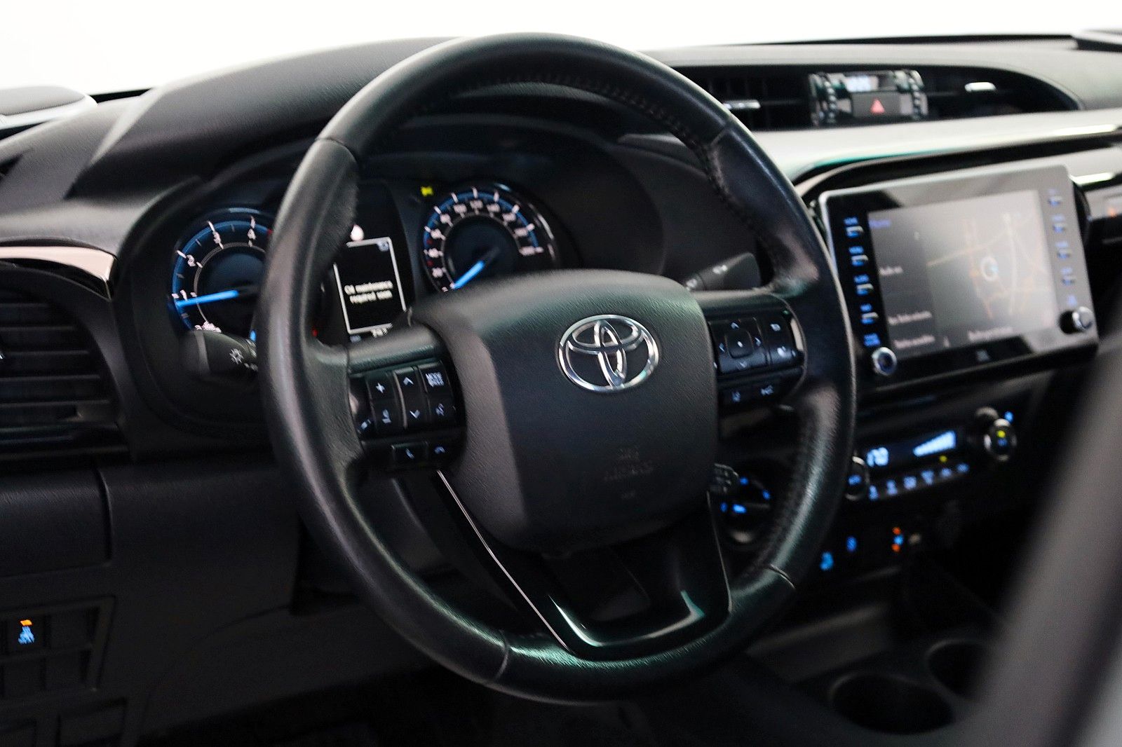 Fahrzeugabbildung Toyota Hilux 2.8 D-4D Invincible, Rollbügel, Rollo, AHK