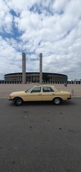 Mercedes-Benz 230E