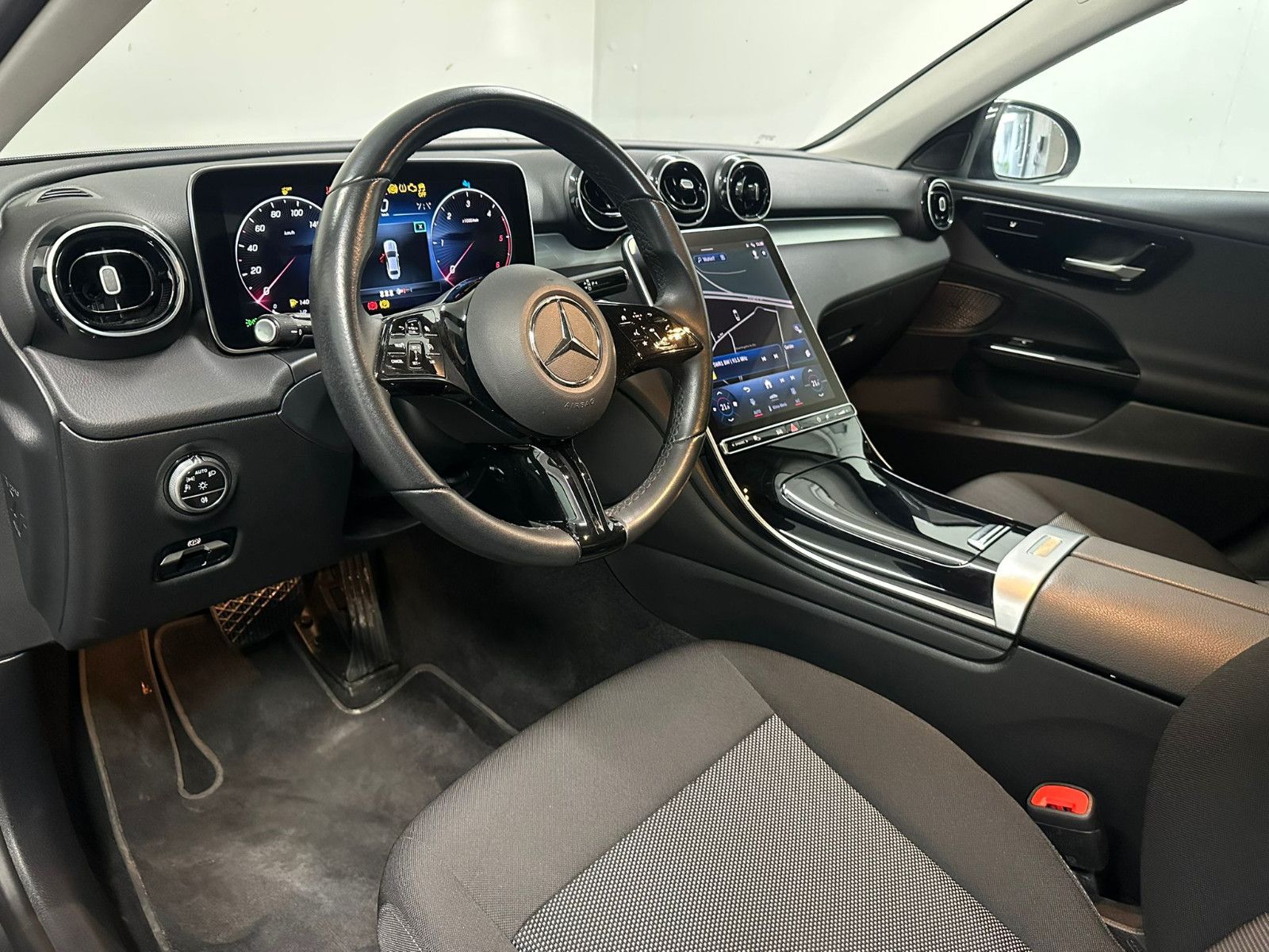 Fahrzeugabbildung Mercedes-Benz C 200 d Autom. AAVANTGARDE*AHK*KAMERA*