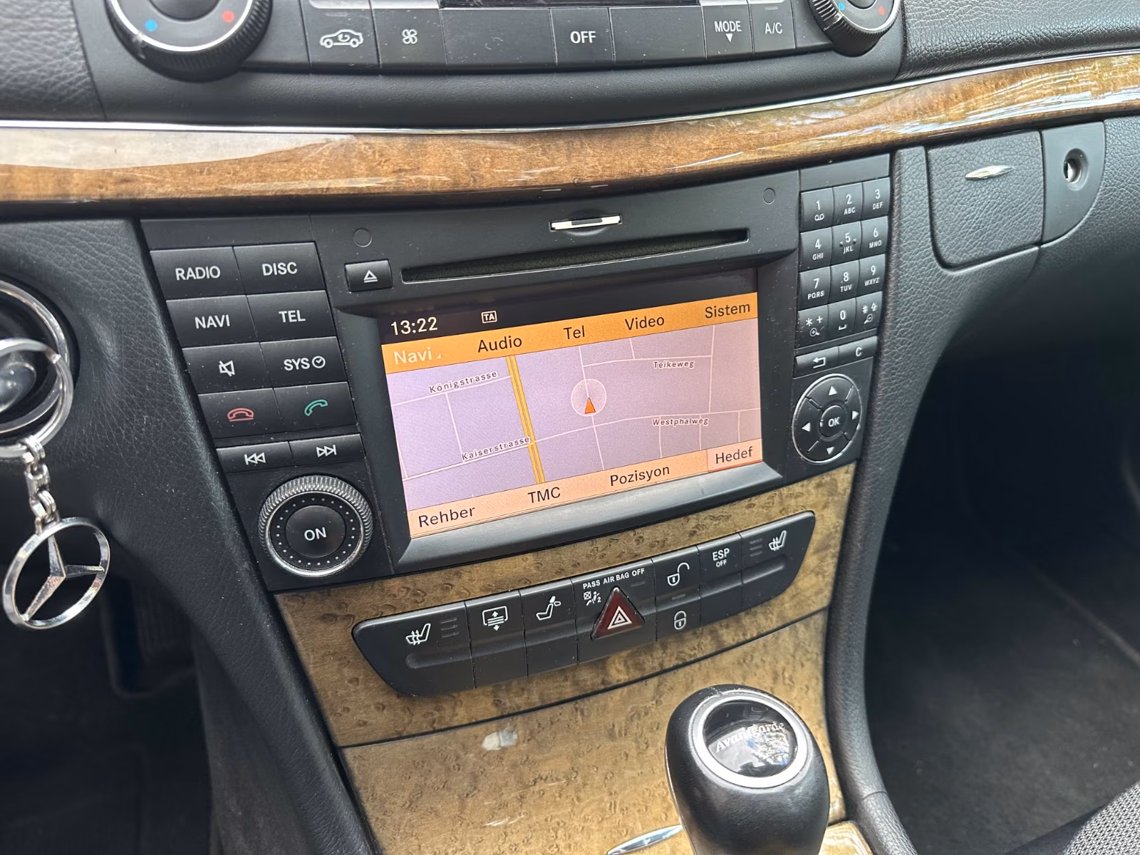 Mercedes-Benz E 220 CDI / Facelift / Navi / Schiebedach / 