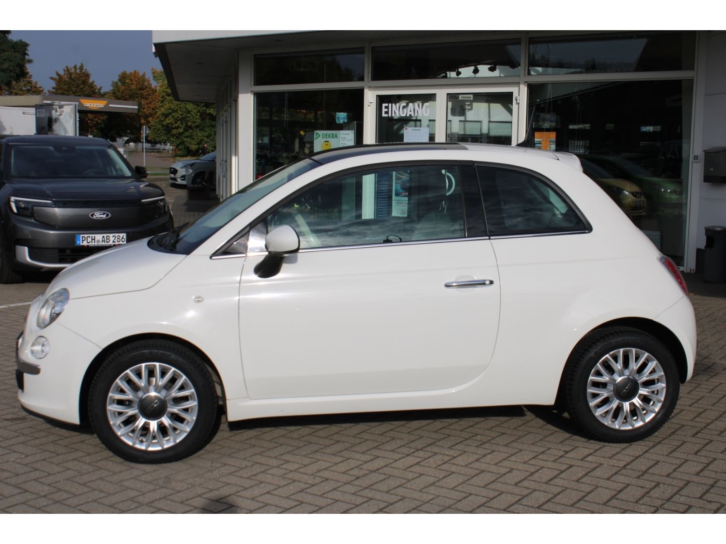 Fahrzeugabbildung Fiat 500 Lounge Klima Radio CD GJR PDC Pano Bluetooth