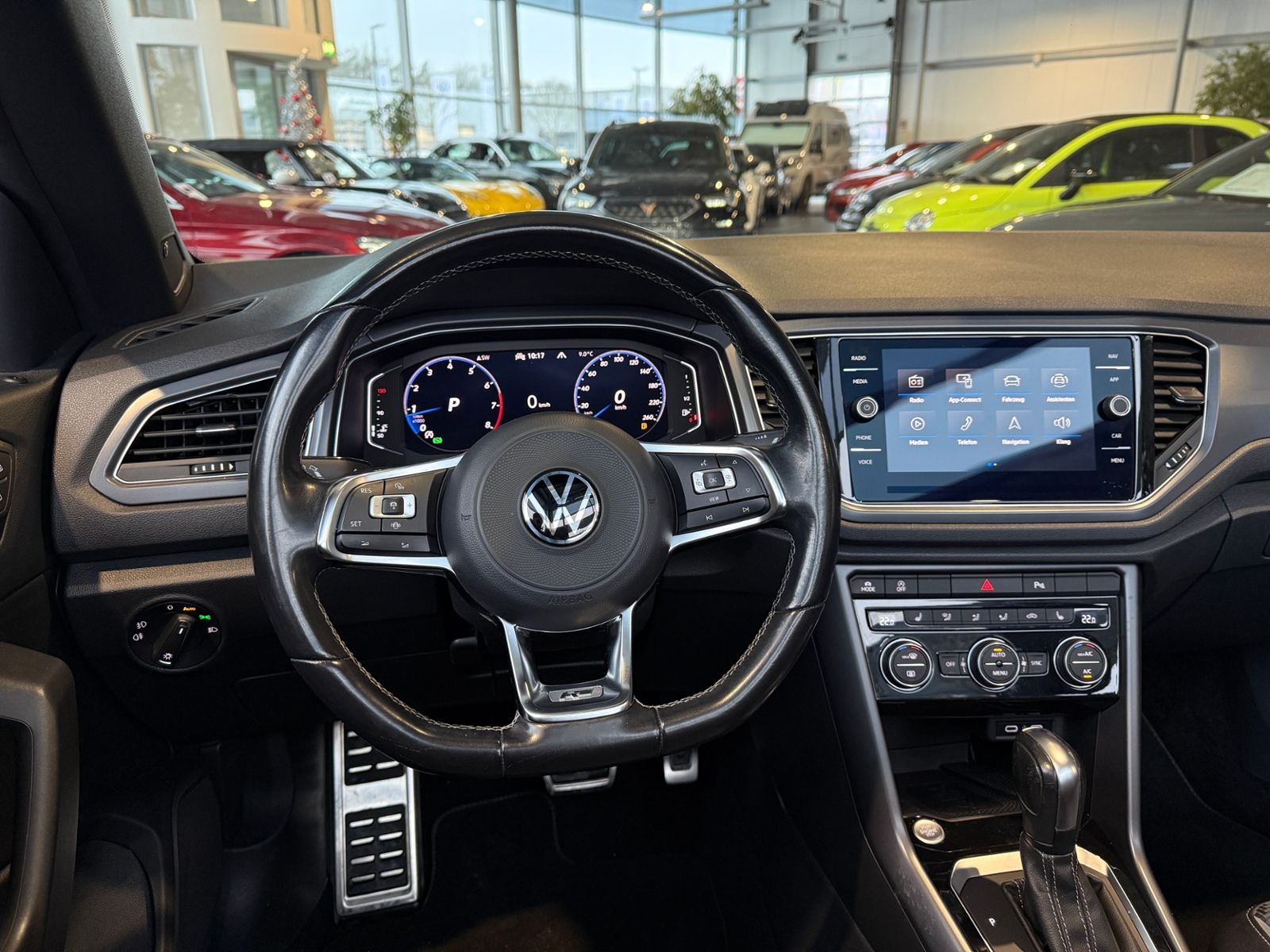 Fahrzeugabbildung Volkswagen T-Roc Cabrio R-Line Black AHK BEATS 8-FACH BEREI