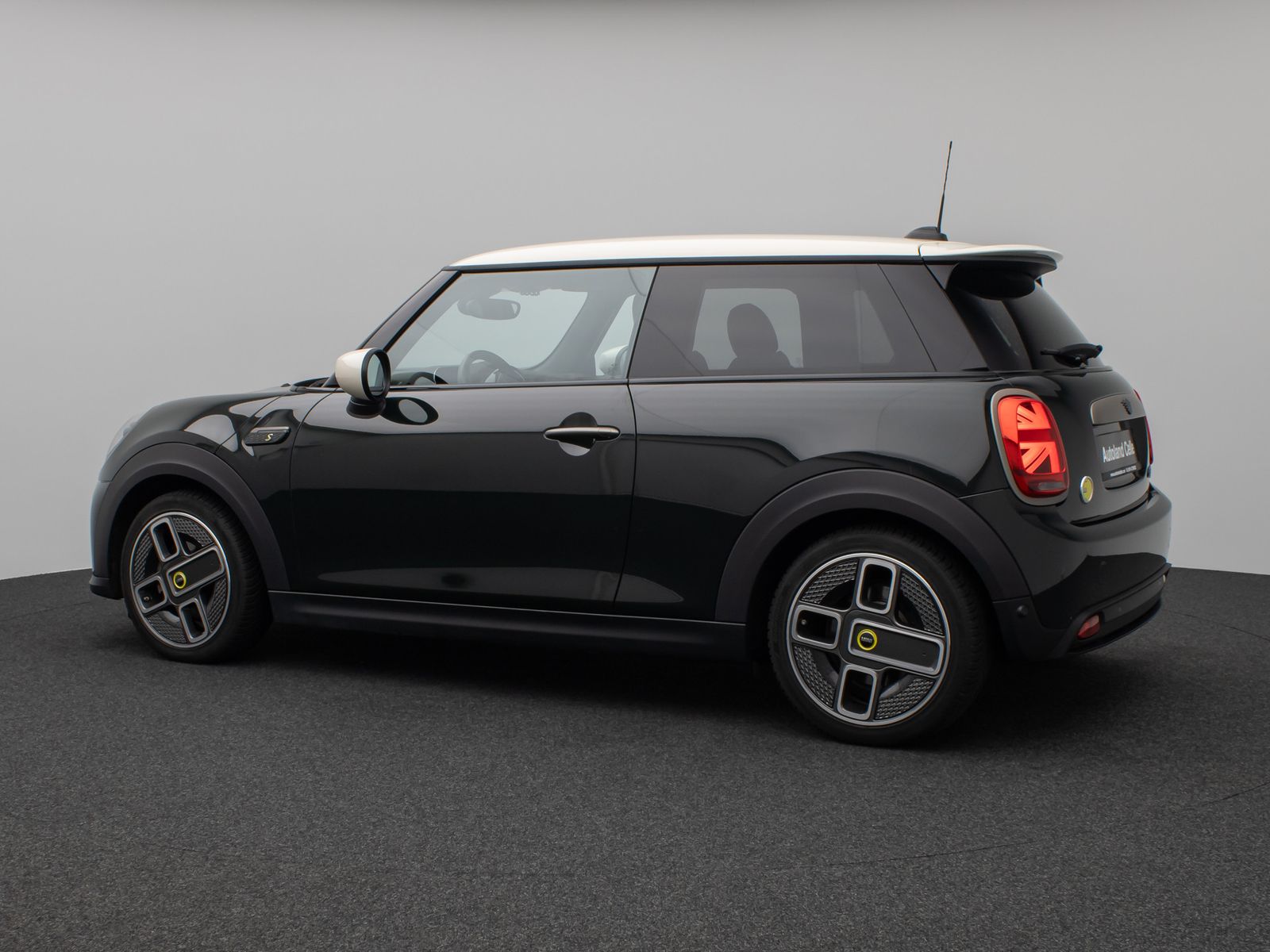 Fahrzeugabbildung MINI COOPER SE Resolute Edition PDC hinten LED Navi