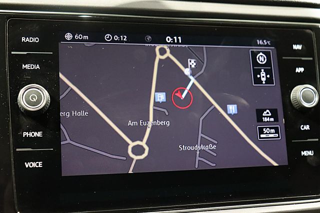 T-Roc IQ.DRIVE 1.5 TSI R-Line KAMERA NAVI SHZ PA