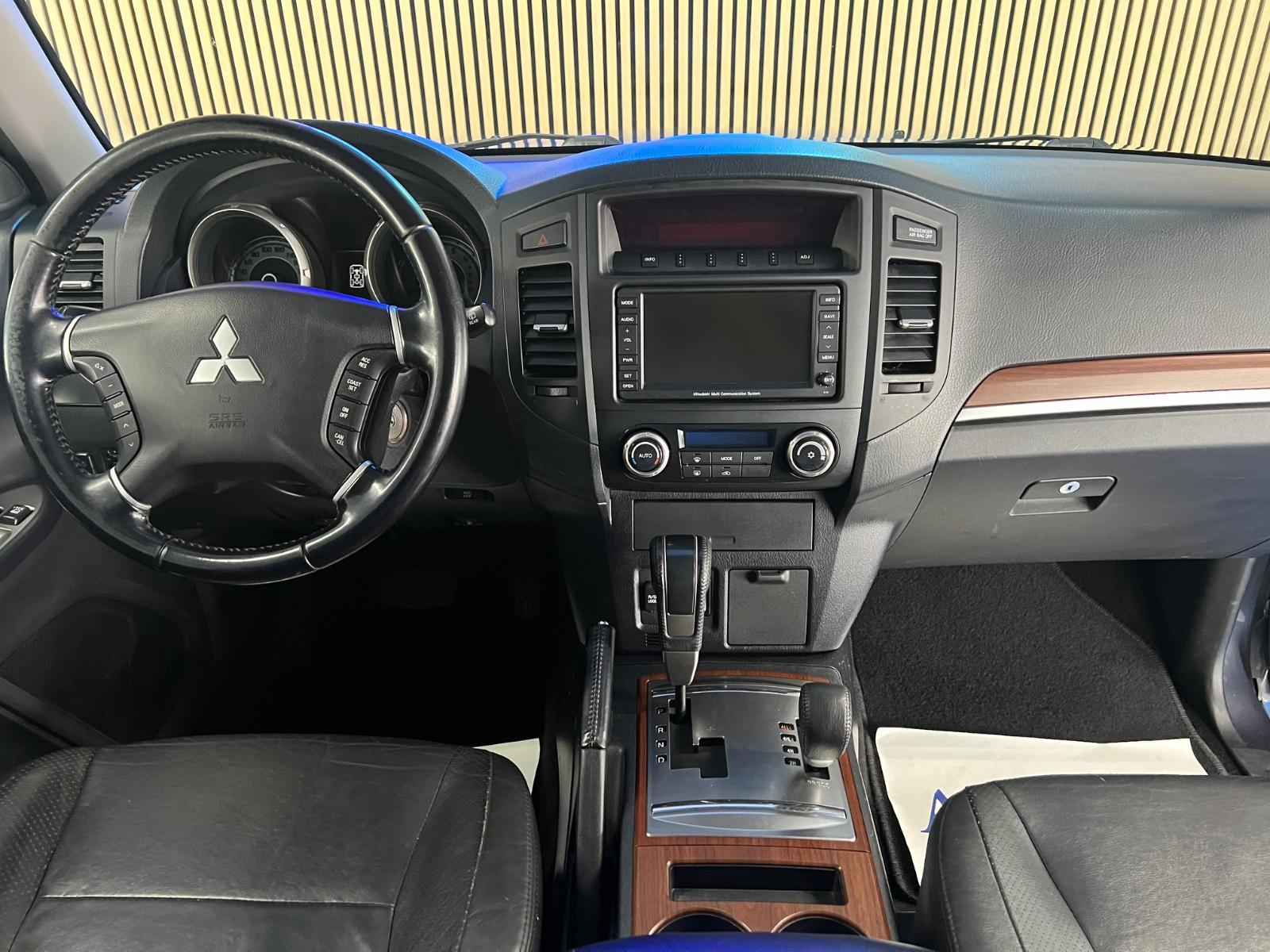 MITSUBISHI PAJERO 3.2 DI-D 170ch - 4X4 - CUIR - SIÈGES CHAUFFANTS - ATTELAGE