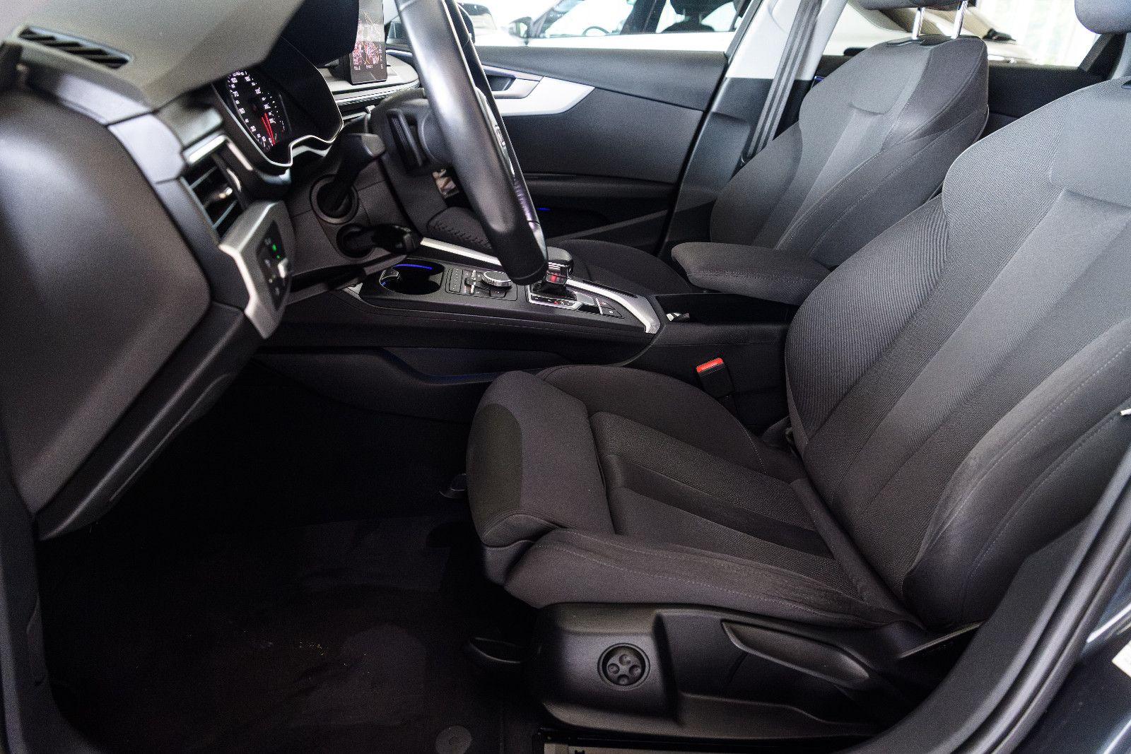 Fahrzeugabbildung Audi A4 Avant sport +LED +MICHELIN