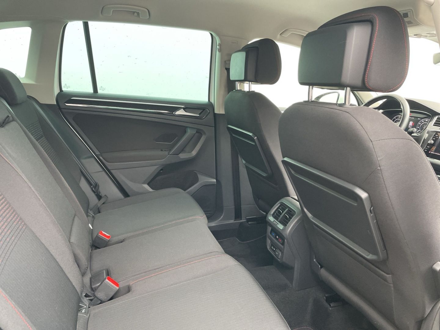 Tiguan 2.0TDI Sound AHK/Navi/App-Connect/ACC/PDC