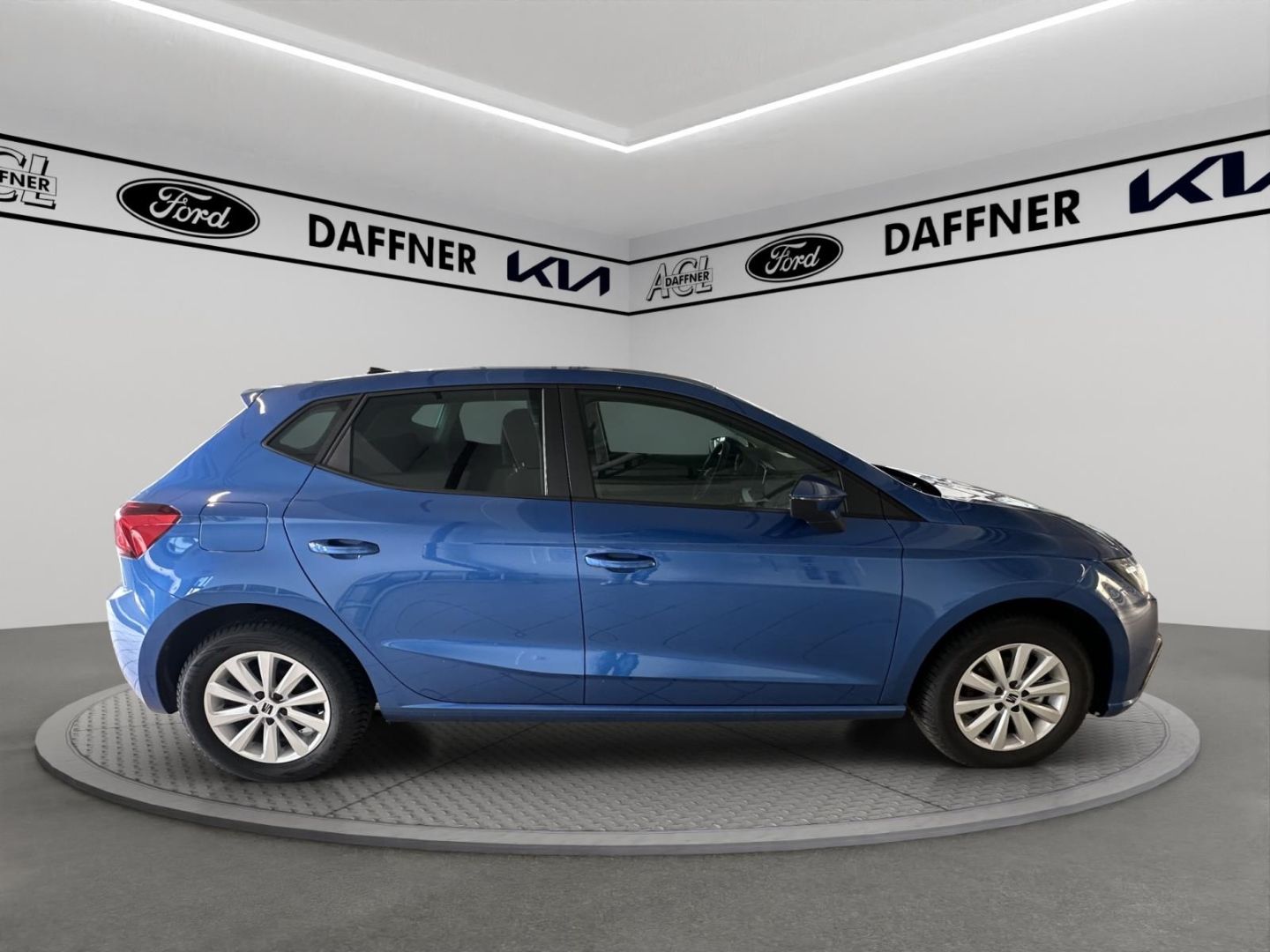 Fahrzeugabbildung SEAT Ibiza Navi Digitales Cockpit LED Apple CarPlay A