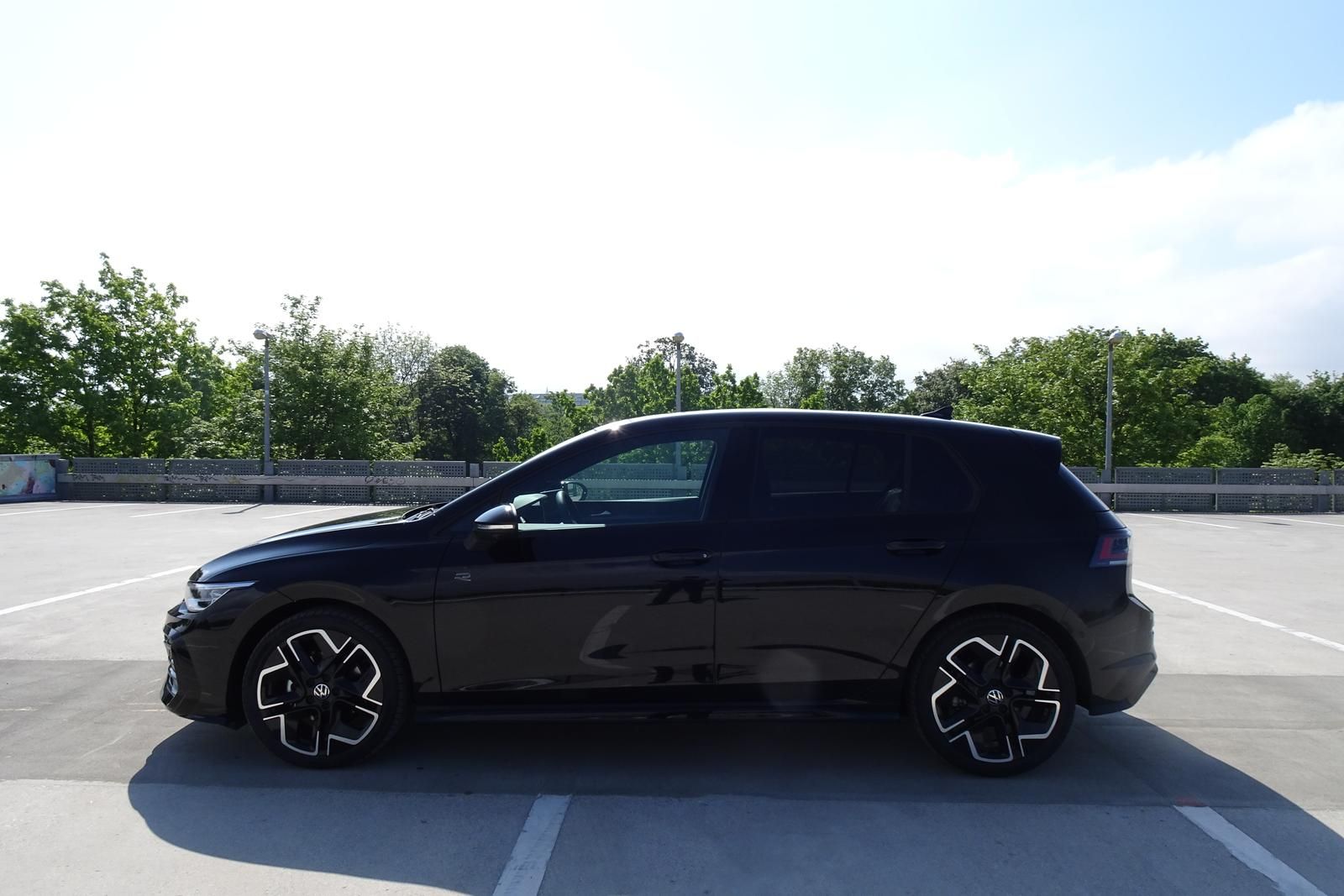 Fahrzeugabbildung Volkswagen Golf VIII Lim. 2.0 TDI 110kW DSG LED Sportfahrw