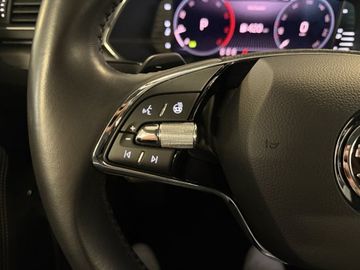Fotografie des Skoda Superb Combi 2,0l TDI DSG Scout 4x4