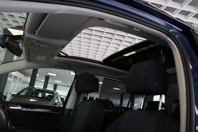 Fahrzeugabbildung Volkswagen Touran 1.6Ltr Comfortline |7SITZER|PANO|SHZ|PDC|