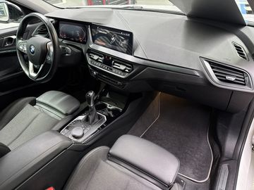 BMW 116i Sport Line DAB LED WLAN Tempomat Shz PDC