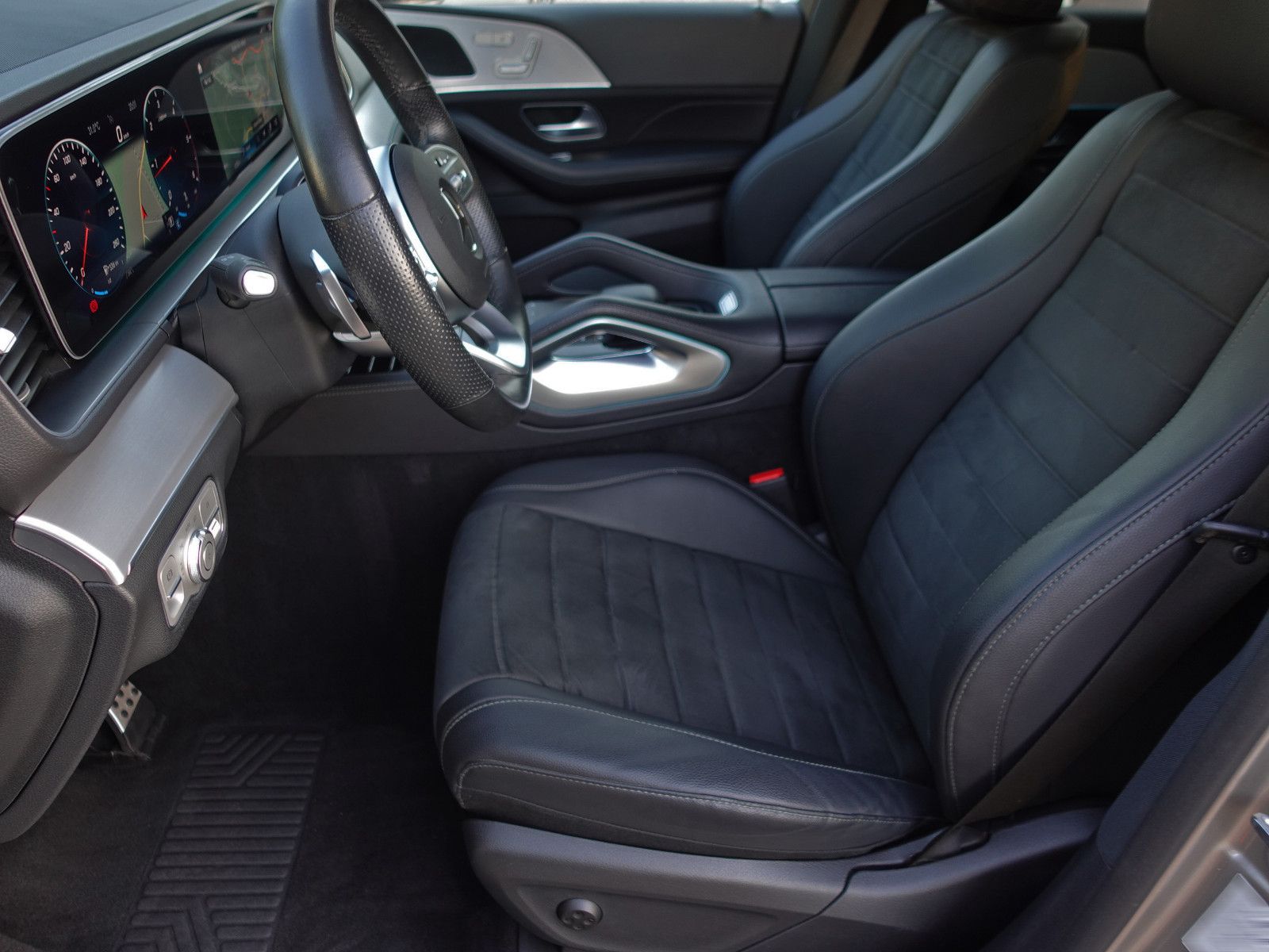 Fahrzeugabbildung Mercedes-Benz GLE 300d 4MATIC 9G-Tronic AMG Line M-BEAM AHK