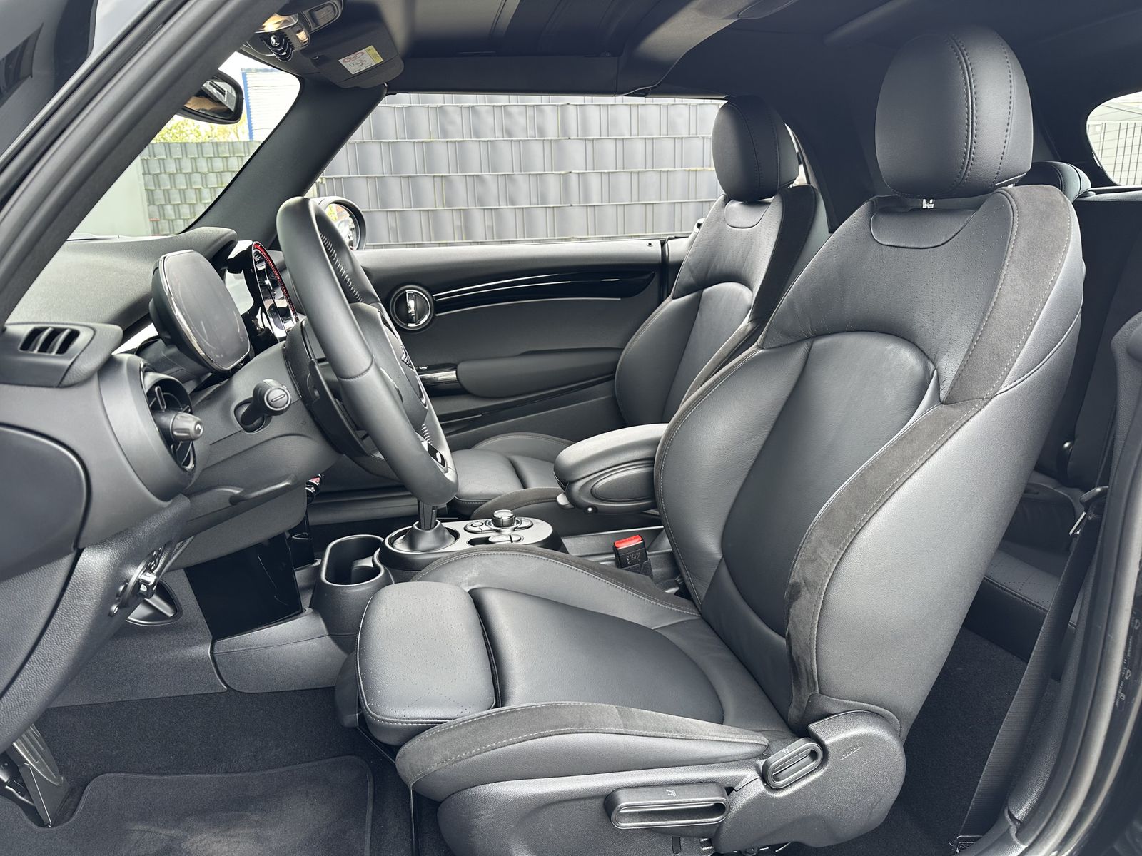 Fahrzeugabbildung MINI John Cooper Works Cabrio NAV+LED+VC+ACC+17ZO+PP