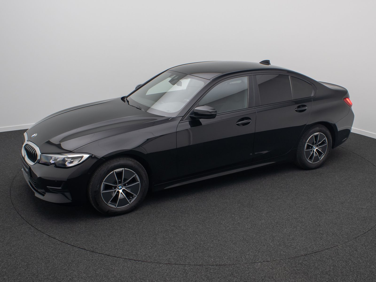 Fahrzeugabbildung BMW 318i CockpitPlus DAB GeschwindigReg Alarm HiFi