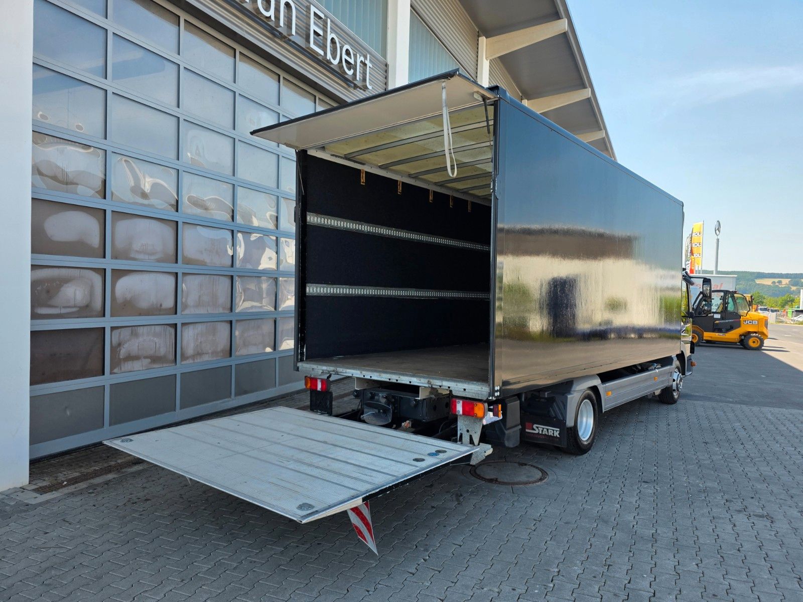 Fahrzeugabbildung Mercedes-Benz Atego 818 L Möbelkoffer+LBW Standklima 2x AHK